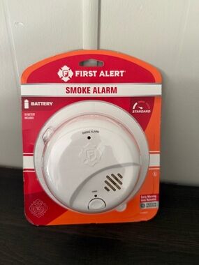 First Alert White Smoke Alarm - Battery Powered